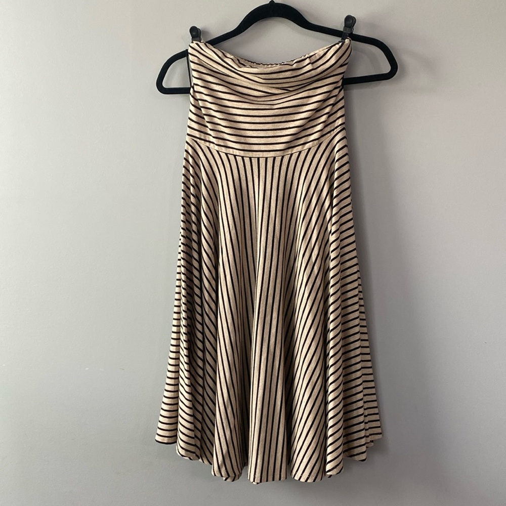 Women’s casual strapless summer dress. Brand is Maurice’s tan & black striped.